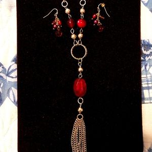 The Ever Enchanting necklace in red